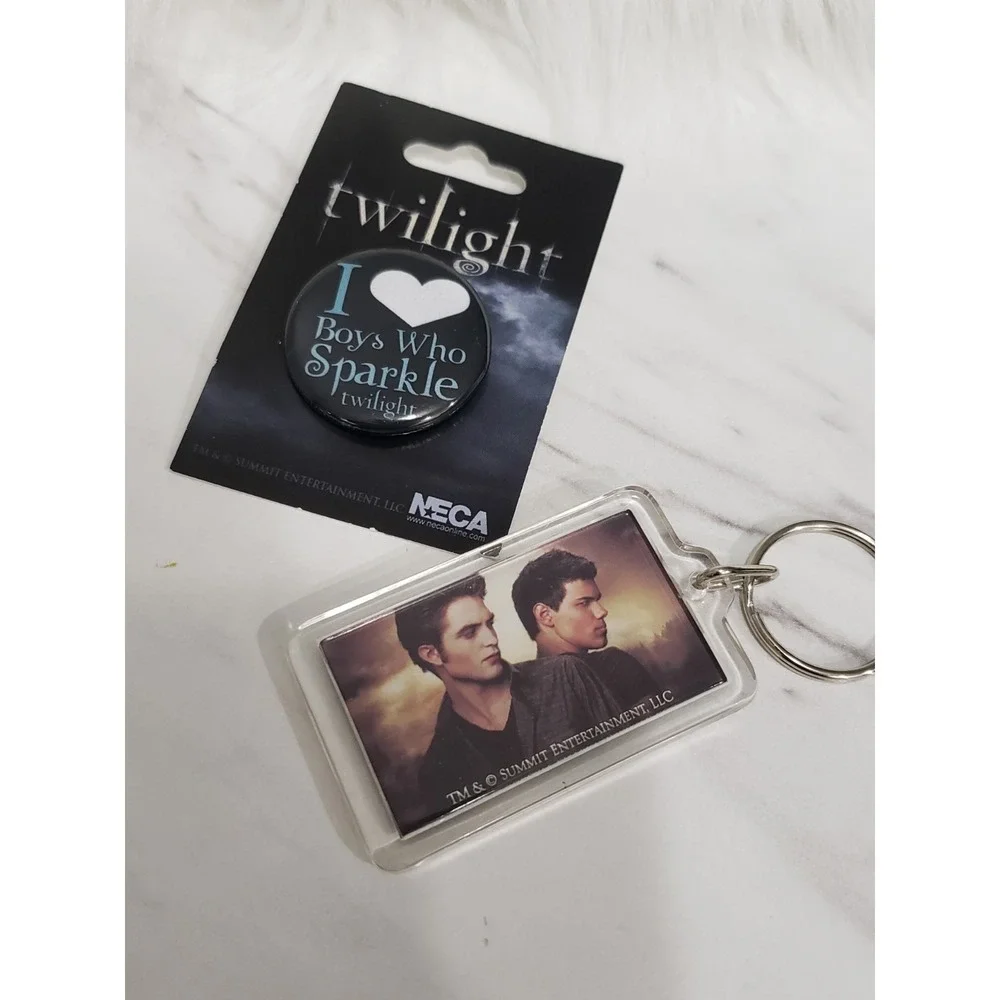 The Twilight Saga New Moon Keychain Love Triangle Jacob Bella Edward Kristen PIN